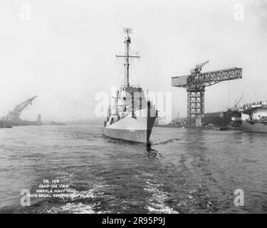 Photographies historiques du chantier naval de Norfolk situé dans le cinquième district naval. Fonctionne sous le ministère de la Défense et le ministère de la Marine. Banque D'Images