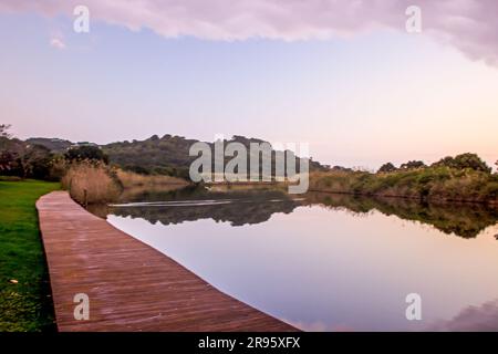 Survolez la Touw River, dans la région sauvage du parc national de Garden River, en Afrique du Sud. Banque D'Images