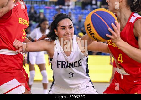 Cracovie, Pologne. 24th juin 2023. French Hortense Limouzin photographié en action lors d'un match de basket-ball 3x3 entre Frnace et l'Espagne, les demi-finales du concours basket 3x3, le troisième jour des Jeux européens, à Cracovie, en Pologne, le samedi 24 juin 2023. Les Jeux européens de 3rd, officieusement connus sous le nom de Cracovie-Malopolska 2023, sont des manifestations sportives internationales prévues du 21 juin au 02 juillet 2023 à Cracovie et à Malopolska, en Pologne. BELGA PHOTO LAURIE DIEFFEMBACQ crédit: Belga News Agency/Alay Live News Banque D'Images