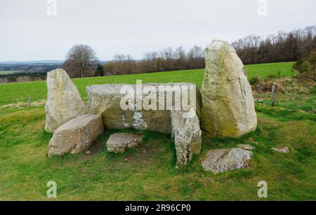 Easter Aquhorthies cercle de pierre préhistorique à position allongée près d'Inverurie, en Écosse. Pierre allongée et flankers dans Original situ. Recherche S Banque D'Images