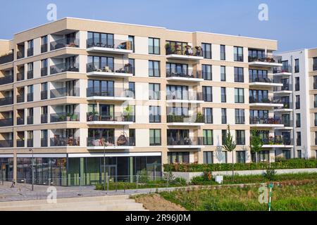 Immeuble d'appartements moderne dans un nouveau quartier résidentiel de Berlin Banque D'Images