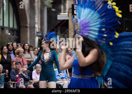 Londres, Royaume-Uni. 24th juin 2023. Les artistes sont vus danser à la fête d'été Great Get Together Bankside à Borough yards, dans le cadre d'une série d'événements nationaux inspirés par feu le député de JO Cox. (Photo de Hesther ng/SOPA Images/Sipa USA) crédit: SIPA USA/Alay Live News Banque D'Images