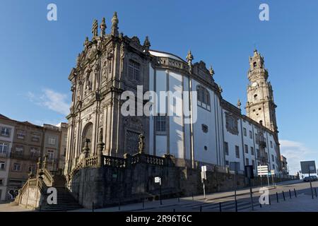 Église baroque Igreja dos Clerigos et tour d'église Torre dos Clerigos, architecte Nicolau Nasoni, Porto, Portugal Banque D'Images