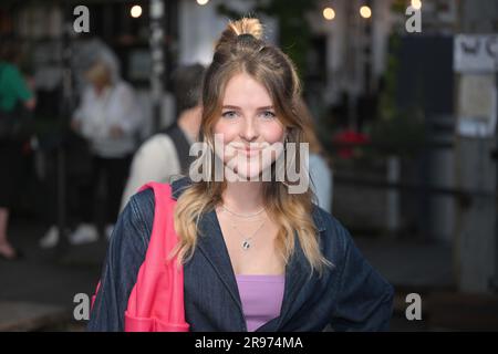 Munich, Allemagne. 24th juin 2023. L'actrice Leonie Brill célèbre au RTL Minifestival au Festival du film de Munich au Transit Rooftop & Bar Container collective. Credit: Felix Hörhager/dpa/Alay Live News Banque D'Images
