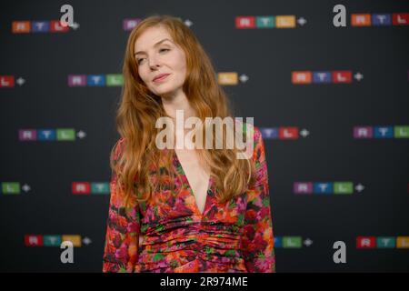 Munich, Allemagne. 24th juin 2023. L'actrice Pheline Roggan célèbre au RTL Minifestival au Festival du film de Munich au Transit Rooftop & Bar Container collective. Credit: Felix Hörhager/dpa/Alay Live News Banque D'Images