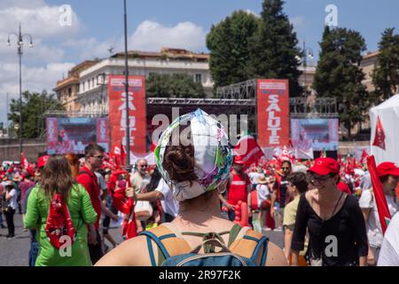 Rome, Italie. 24th juin 2023. Manifestation nationale organisée par le syndicat CGIL sur la Piazza del Popolo à Rome (Credit image: © Matteo Nardone/Pacific Press via ZUMA Press Wire) USAGE ÉDITORIAL SEULEMENT! Non destiné À un usage commercial ! Banque D'Images