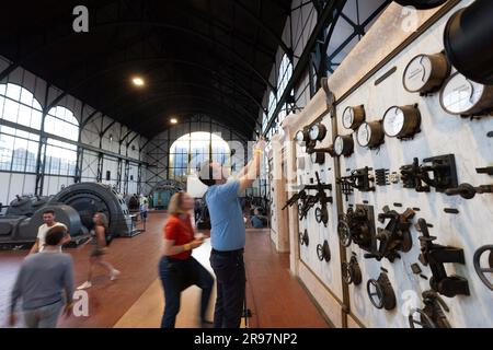 Dortmund, Allemagne. 24th juin 2023. Il y a de nombreuses occasions de prendre des photos dans la salle des machines de Zeche Zollern à Dortmund. Pendant ExtraSchicht, il y a des événements dans 44 sites dans 22 villes de la région de Ruhr crédit: Dieter Menne/dpa/Alay Live News Banque D'Images