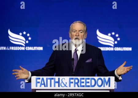 Washington, Vereinigte Staaten. 24th juin 2023. Mike Huckabee, ancien gouverneur de l'Arkansas, s'exprime à la conférence Faith & Freedom Coalitionâs Road to majoritaire Policy à l'hôtel Hilton de Washington, DC le samedi, 24 juin 2023 Credit: Julia Nikhinson/CNP/dpa/Alay Live News Banque D'Images