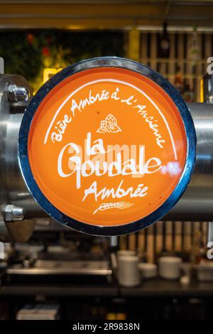 Bordeaux , Aquitaine France - 06 21 2023 : logo de la goudale marque et texte du signe sur bar pub de bière blonde française Banque D'Images