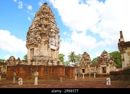 Superbes ruines de la tour principale de Sdok Kok Thom ancien temple khmer, province de sa Kaeo, Thaïlande Banque D'Images