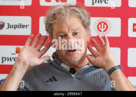 Tbilissi, Géorgie. 25th juin 2023. Jacky Mathijssen, entraîneur-chef de Belgique en U21, photographié lors d'une conférence de presse de l'équipe de football belge U21 aux Championnats d'Europe de l'UEFA Under21, à Tbilissi, en Géorgie, le dimanche 25 juin 2023. Les Championnats d'Europe de l'UEFA Under21 ont lieu du 21 juin au 08 juillet en Géorgie et en Roumanie. L'équipe belge a deux résultats de tirage et un dernier match à jouer sur la scène du groupe. BELGA PHOTO BRUNO FAHY crédit: Belga News Agency/Alay Live News Banque D'Images