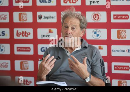 Tbilissi, Géorgie. 25th juin 2023. Jacky Mathijssen, entraîneur-chef de Belgique en U21, photographié lors d'une conférence de presse de l'équipe de football belge U21 aux Championnats d'Europe de l'UEFA Under21, à Tbilissi, en Géorgie, le dimanche 25 juin 2023. Les Championnats d'Europe de l'UEFA Under21 ont lieu du 21 juin au 08 juillet en Géorgie et en Roumanie. L'équipe belge a deux résultats de tirage et un dernier match à jouer sur la scène du groupe. BELGA PHOTO BRUNO FAHY crédit: Belga News Agency/Alay Live News Banque D'Images