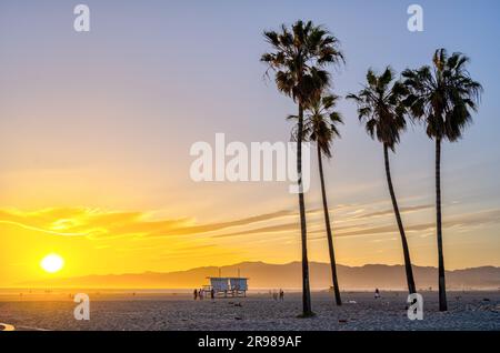La célèbre Venice Beach à Los Angeles juste avant le coucher du soleil Banque D'Images