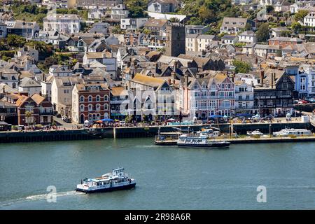 La ville historique de Dartmouth, vue depuis les Kingswear à Devon, au Royaume-Uni. Banque D'Images