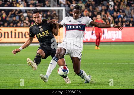 Vancouver Whitecaps avance Sergio Córdova (9) bataille pour possession avec Denil Maldonado (2) lors d'un match MLS, samedi, 24 juin 2023, à la BMO Banque D'Images