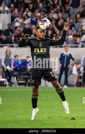 Diego Palacios, défenseur de la LACC (12) lors d'un match de MLS contre les Whitecaps de Vancouver, samedi, 24 juin 2023, au stade BMO, à Los Angeles, en Californie. Banque D'Images