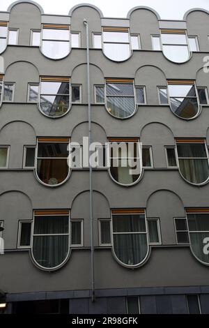 Rotterdam, NL - OCT 6, 2021: Le Blaaktoren est une tour résidentielle sur le Binnenrotte près du Blaak à Rotterdam. Le bâtiment est surnommé le Penci Banque D'Images