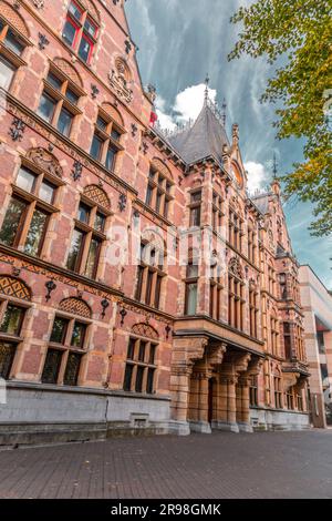 La Haye, pays-Bas - 7 octobre 2021 : vue extérieure du bâtiment du ministère de la Justice à la Haye, pays-Bas. Banque D'Images