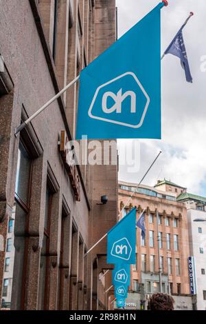 La Haye, pays-Bas - 7 octobre 2021 : logo d'Albert Heijn dans une succursale de Den Haag. Albert Heijn est la plus grande chaîne de supermarchés de la Nethe Banque D'Images