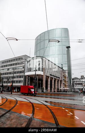 Rotterdam, pays-Bas - 6 octobre 2021 : Beurs World Trade Centre est un centre d'affaires important avec environ 200 bureaux, situés sur le Coolsingel et le Beurspl Banque D'Images