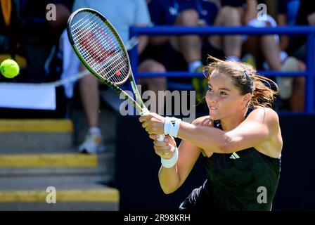 Jodie Burrage (GBR) jouant son premier match de qualification au premier jour de l'internationale Rothesay, Eastbourne 24th juin 2023. Banque D'Images