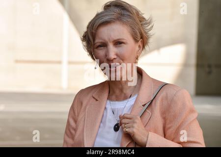 Londres, Angleterre, Royaume-Uni. 25th juin 2023. MARINA LITVINENKO, la veuve du défecteur assassiné à Londres en novembre 2006 Alexander Litvinenko, est vu à l'extérieur des studios de la BBC après avoir paru le 'jour avec Laura Kuenssberg' (Credit image: © Thomas Krych/ZUMA Press Wire) USAGE ÉDITORIAL SEULEMENT! Non destiné À un usage commercial ! Banque D'Images