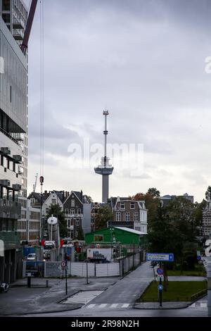 Rotterdam, pays-Bas - 6 octobre 2021: Vue de Kop van Zuid, un quartier de Rotterdam, situé sur la rive sud de la rivière Nieuwe Maas. Banque D'Images