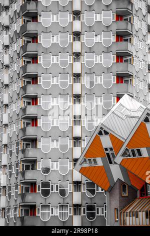 Cube maisons, Kubuwoningen en néerlandais, est un ensemble innovant d'appartements résidentiels à Rotterdam, NL. Banque D'Images