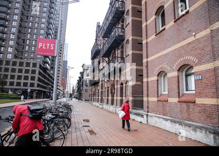 Rotterdam, pays-Bas - 6 octobre 2021: Vue de Kop van Zuid, un quartier de Rotterdam, situé sur la rive sud de la rivière Nieuwe Maas. Banque D'Images