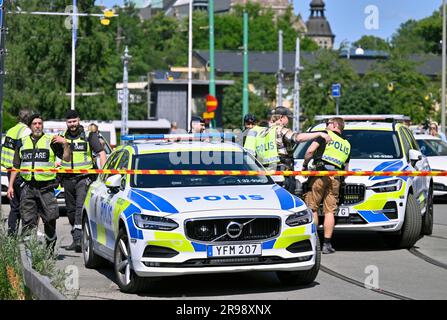 Une personne est morte dans un accident mortel lorsque la jetée de Rollercoaster a déraillé dans le parc d'attractions Gröna Lund à Stockholm, en Suède. 25th juin 2023. Plusieurs personnes sont blessées. Le parc d'attractions est en cours d'évacuation et la police a mis en place des barrières.Foto: Claudio Bresciani/TT/Kod 10090 crédit: TT News Agency/Alay Live News Banque D'Images