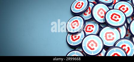 Logos de l'American Soccer Team Chicago Fire FC (MLS Major League Soccer) sur un tas sur une table. Banque D'Images