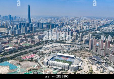 Tianjin. 16th juin 2023. Cette vue aérienne prise sur 16 juin 2023 montre une vue sur la nouvelle région de Binhai dans la municipalité de Tianjin, dans le nord de la Chine. La réunion annuelle 14th des nouveaux champions, également connue sous le nom de Forum de Davos d'été, se tiendra à Tianjin du 27 juin à 29. Environ 1 500 dirigeants des secteurs public et privé de plus de 90 pays se réunissent pour cet événement de trois jours. Crédit : Sun Fanyue/Xinhua/Alamy Live News Banque D'Images