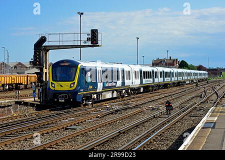 South Western Railway classe 701, l'unité multiple électrique artério laisse Eastleigh en essai. Banque D'Images