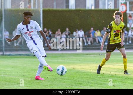 Oudenaarde, Belgique. 24th juin 2023. Nilson Angulo (32) de RSC Anderlecht photographié lors d'un match de football amical entre KSV Oudenaarde et RSC Anderlecht pendant les préparatifs de la saison 2023-2024, le samedi 24 juin 2023 à Oudenaarde, Belgique . PHOTO STIJN AUDOOREN | Credit: Sportpix/Alay Live News Banque D'Images