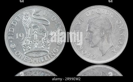 Royaume-Uni 1942 une pièce Shilling mettant en vedette George VI sur l'envers et un Lion se tenait sur la couronne royale au dos Banque D'Images