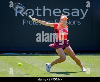 Kamilla Rakhimova (RUS) jouant son premier match de qualification au premier jour de l'internationale Rothesay, Eastbourne 24th juin 2023. Banque D'Images