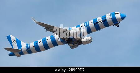 Ténérife, Espagne 7 juin St, 2023.Condor Airlines Airbus A321-211. Condor Airlines vole dans le ciel bleu Banque D'Images