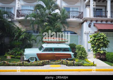 Publicité pour voitures anciennes le Wyndham Altra Hotel Resort à Playa del Carmen Yucatan Mexique Banque D'Images
