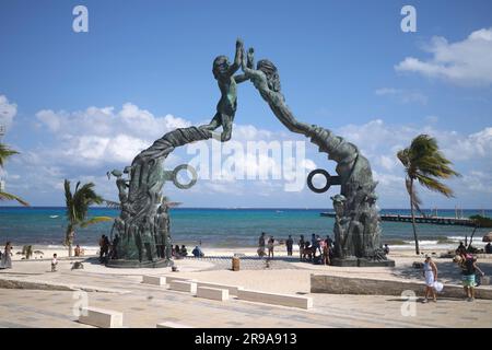 Portail Maya Sculpture dans le Parque Fundadores Playa Del Carmen Yucatan Mexique Banque D'Images