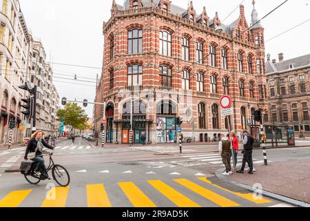 Amsterdam, pays-Bas - 14 octobre 2021: Centre commercial Magna Plaza à Amsterdam. Ancien bureau de poste central d'Amsterdam, construit en néo- et Banque D'Images