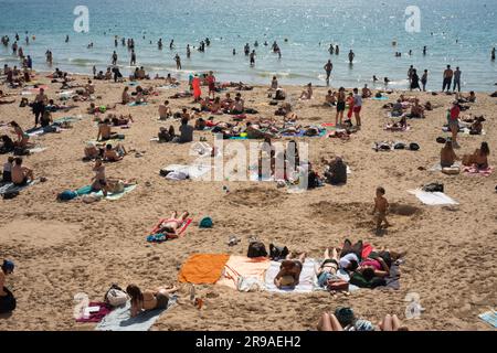 La plage des Catalans, l'une des plages les plus populaires de Marseille Banque D'Images