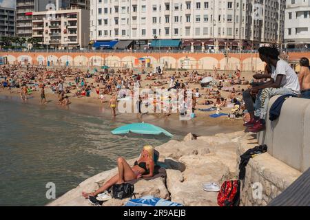 La plage des Catalans, l'une des plages les plus populaires de Marseille Banque D'Images