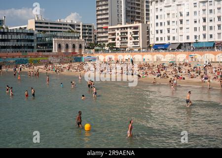 La plage des Catalans, l'une des plages les plus populaires de Marseille Banque D'Images