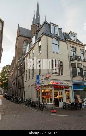 Utrecht, NL - OCT 9, 2021: Broodje Bambi est un restaurant de restauration rapide à Utrecht, pays-Bas. Bambi est une chaîne de restauration rapide basée à Istanbul. Banque D'Images