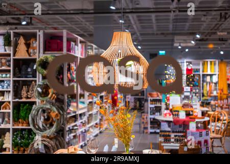 Utrecht, NL - OCT 9, 2021: Casa Store à l'intérieur de la galerie marchande Hoog Catherijne à Utrecht, pays-Bas. Casa est un magasin de décoration. Banque D'Images