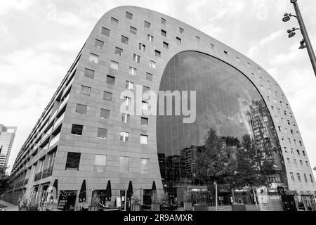 Rotterdam, pays-Bas - OCT10, 2021: Le Markthal est un immeuble résidentiel et de bureaux avec un marché en dessous. Ouvert sur 1 octobre 2014, par Q Banque D'Images