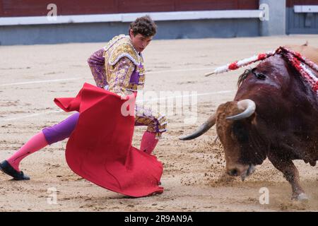 Le corrigeur Jorge Martinez lors de la corrida de Novillada victorieux sur la Plaza de las Ventas à Madrid, 25 juin 2023 Espagne Banque D'Images