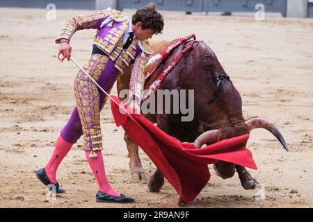 Le corrigeur Jorge Martinez lors de la corrida de Novillada victorieux sur la Plaza de las Ventas à Madrid, 25 juin 2023 Espagne Banque D'Images