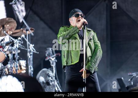 Le chanteur-compositeur italien Vasco Rossi se produit sur scène au stade Olimpic de Rome. Banque D'Images