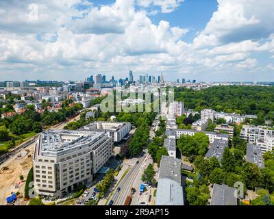 Centre-ville de Varsovie et parc Lazienki d'en haut, paysage aérien Banque D'Images